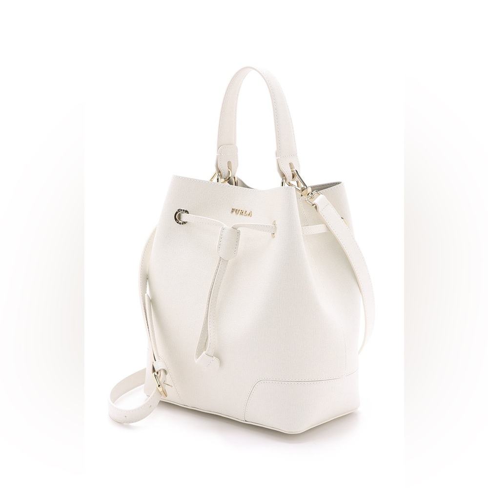 Furla Stacy Bucket bag white ivory cream 💕. Crossbody and shoulder straps